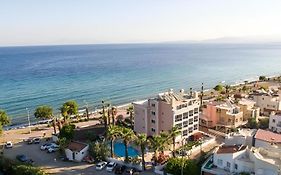 Holiday Hotel
